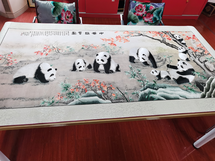 单面绣熊猫国宝图